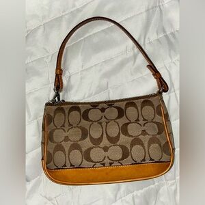 Demi coach bag in good condition. Missing logo tag on exterior.